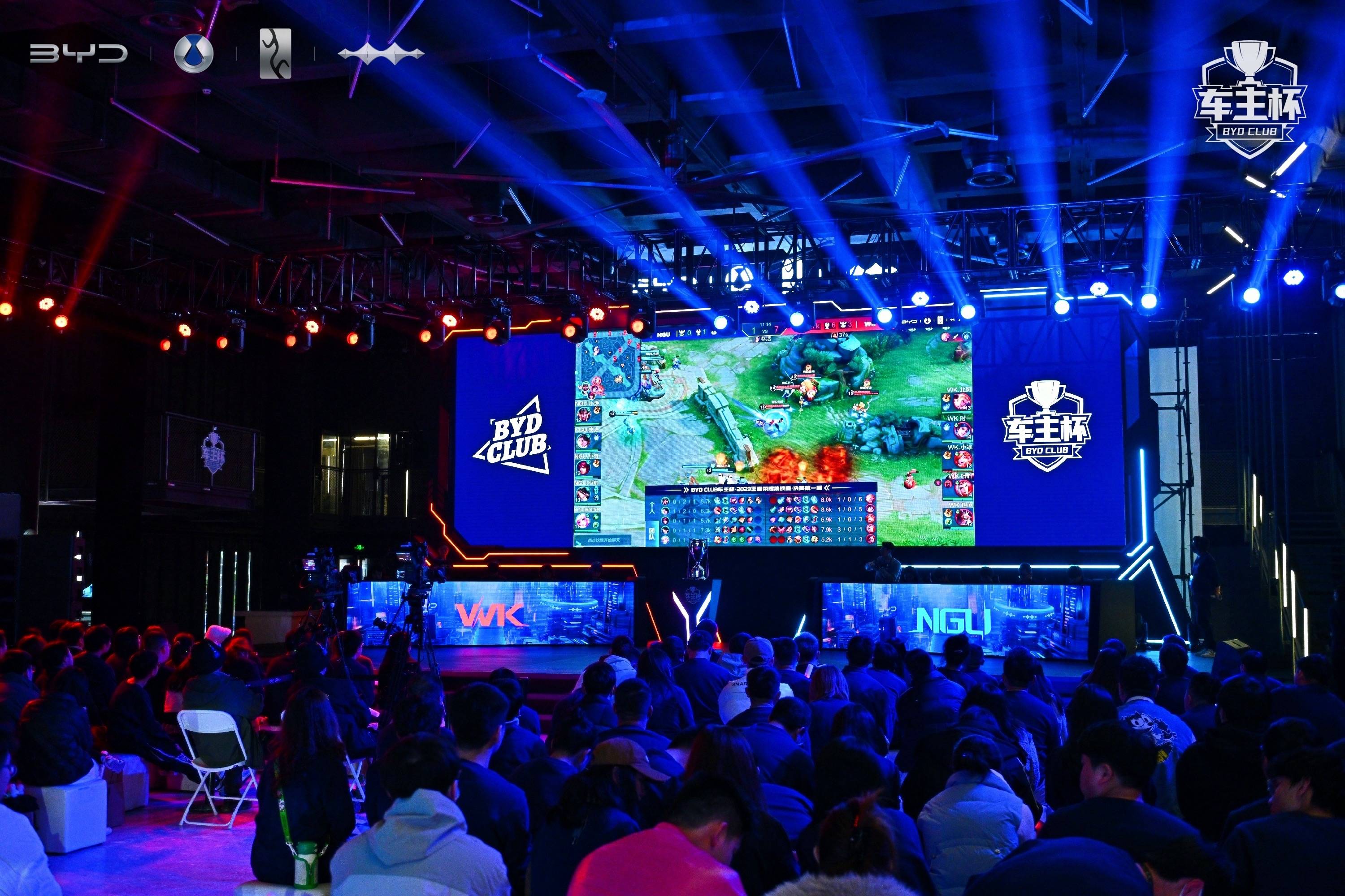 扎金花心理战：如何通过“假装拿不稳筹码”来掩盖你的怪兽牌？（扎金花心理博弈：拿筹码装慌，悄把怪兽牌藏起来）